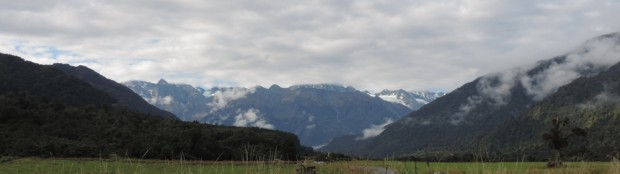 I think the mountain in the middle with the top in the clouds might just be Mount Cook